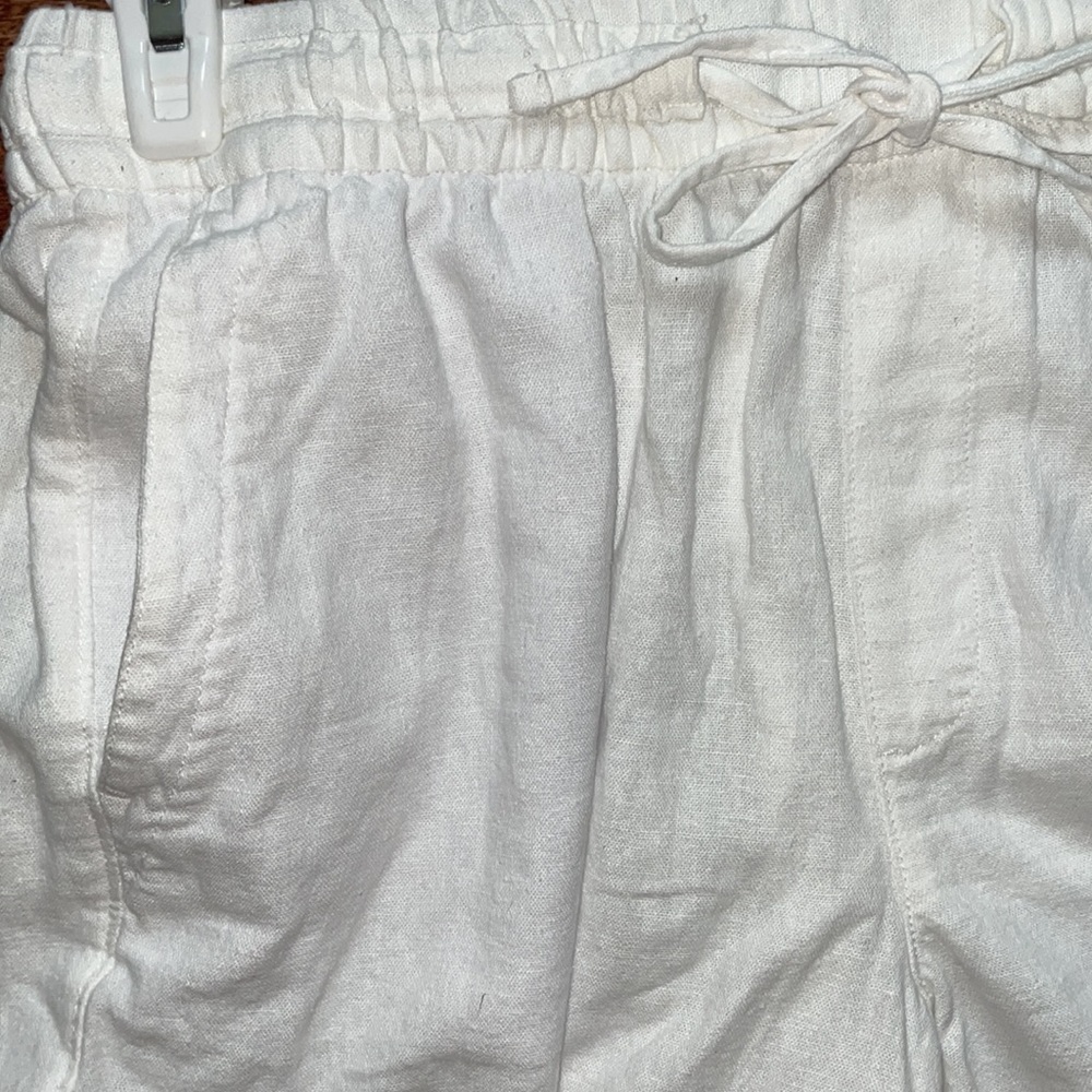 Womens Old Navy white shorts - Picture 2 of 3